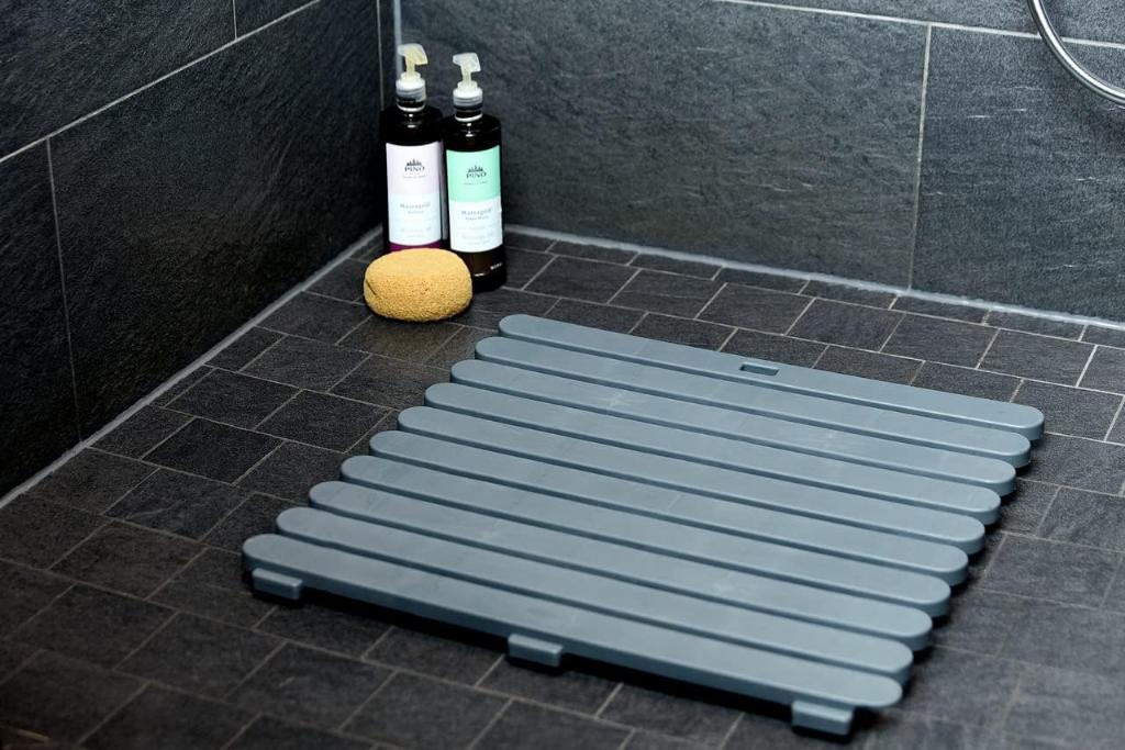 Gri, Kaymaz Duş ve Banyo Paspası 55x55 cm – Sauna ve Havuz Kullanımına Uygun - Resim 1